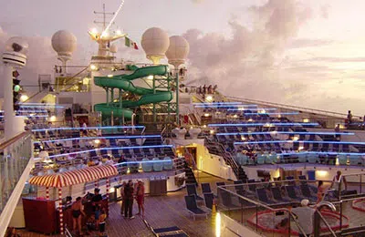 photo 3 Carnival Valor ®