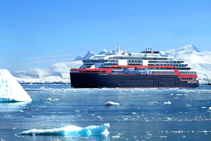 photo 1 MS Roald Amundsen