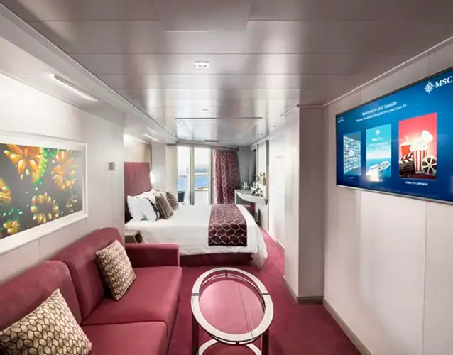 Aurea Grand Suite with Jacuzzi msc-crociere-msc-seaview-suite-vasca-idromassaggio.webp