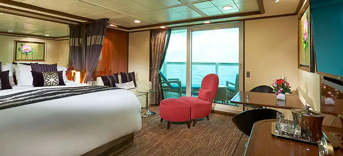 Aft-facing penthouse with large balcony norwegian-cruise-line-norwegian-gem-sm-sn.webp
